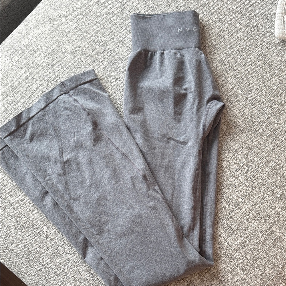 NVGTN iconic seamless flare